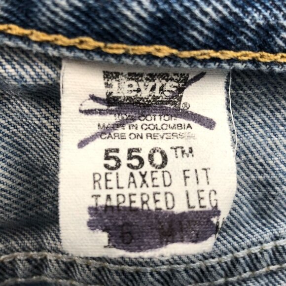 Levis Women's 550 Jeans Size 16 Relaxed Fit Vintage from Aug 2022 - Picture 3 of 13